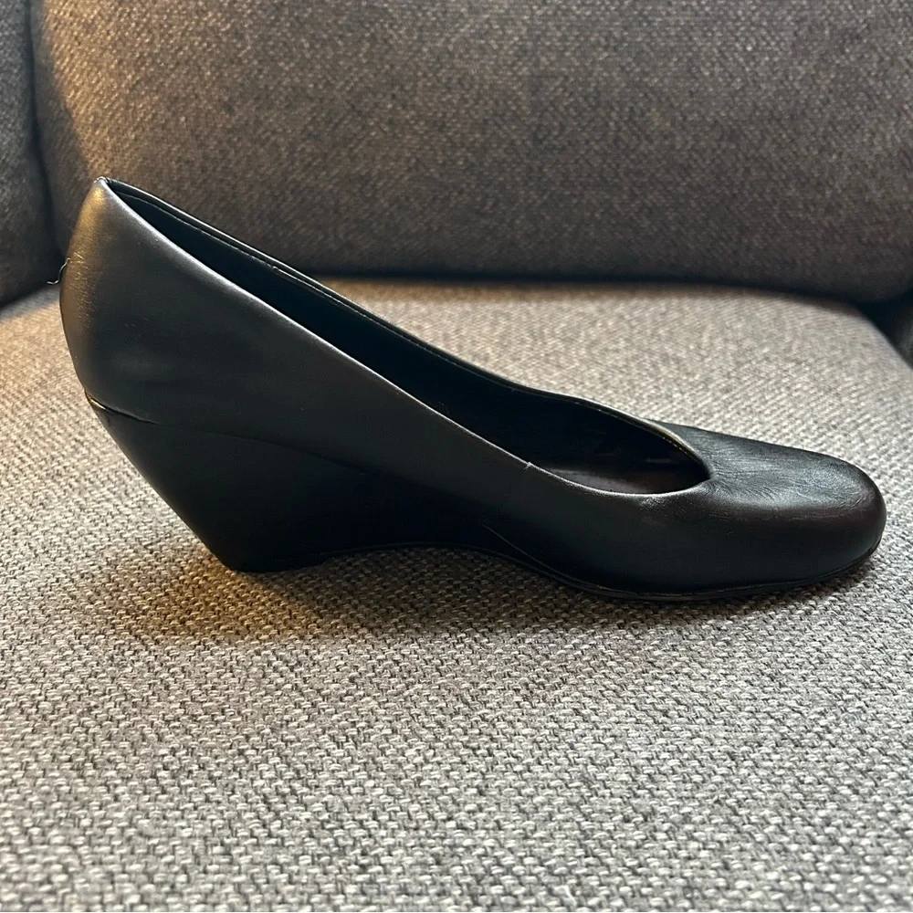(SOLD) Soft Moc Black Leather Wedge Heels Size 10 - Picture 8 of 14